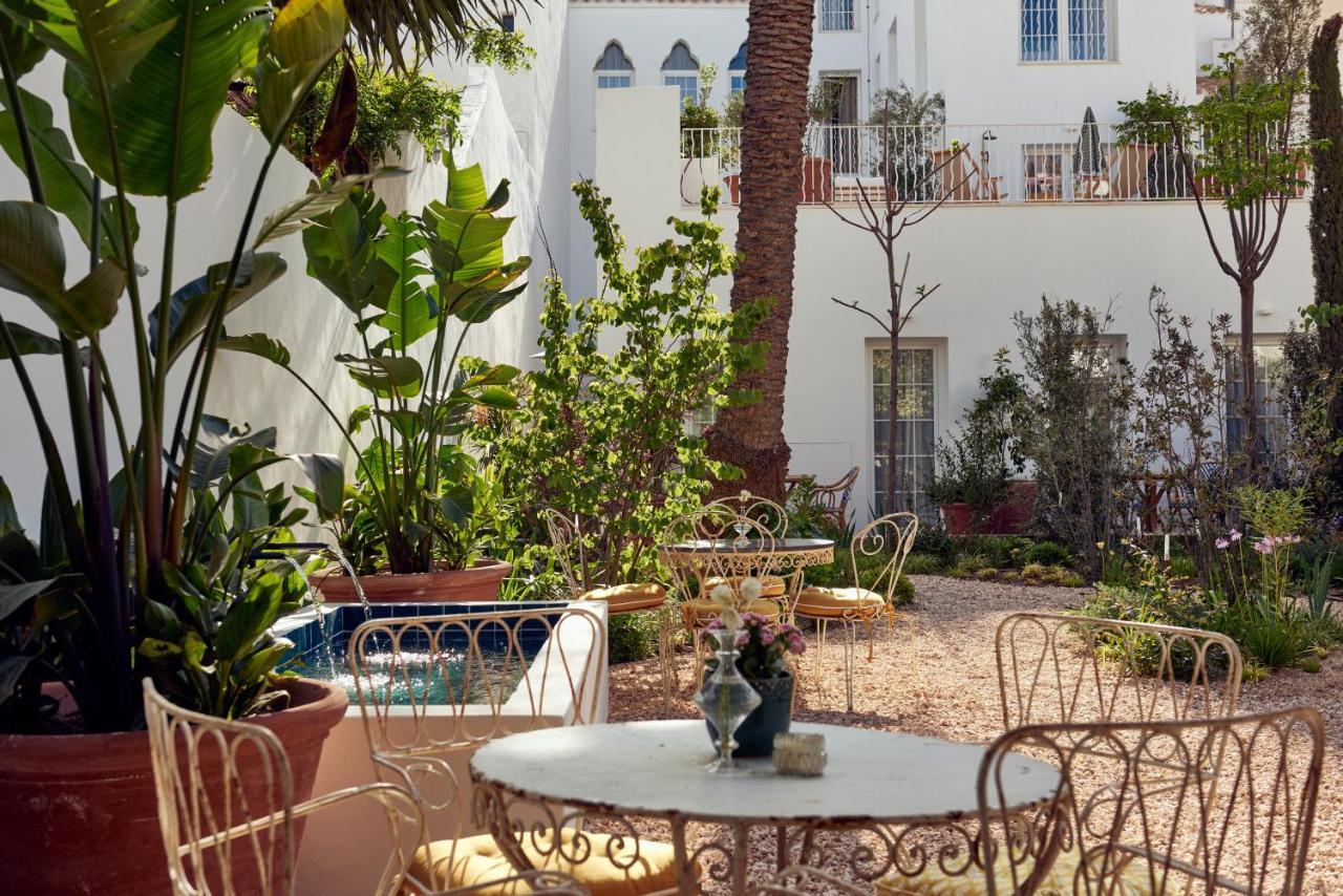 Cristine Bedfor Mahon Hotel Bagian luar foto