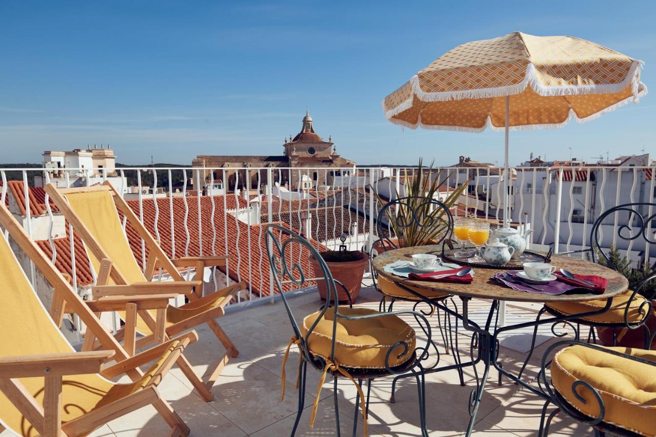 Cristine Bedfor Mahon Hotel Bagian luar foto