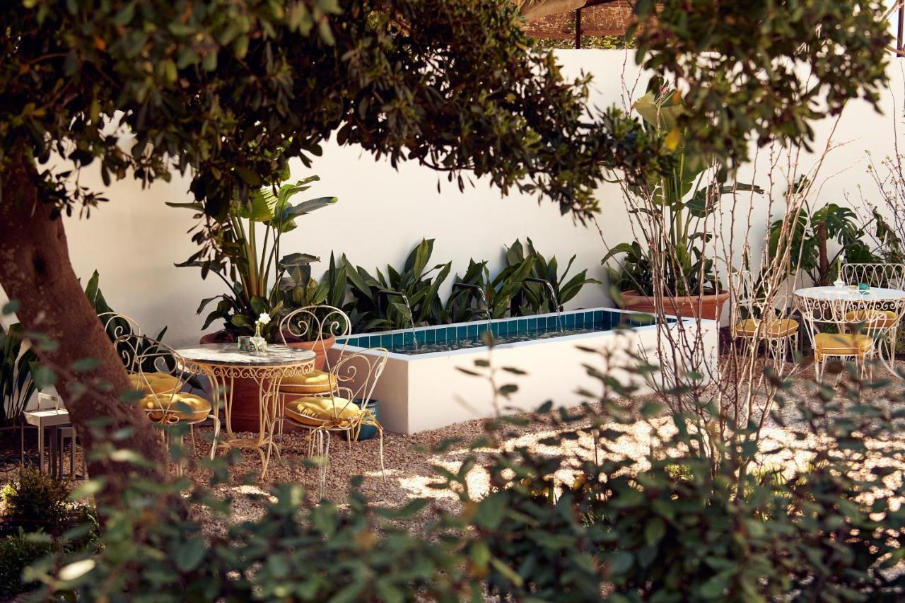 Cristine Bedfor Mahon Hotel Bagian luar foto