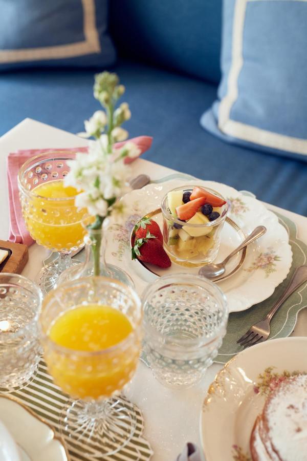 Cristine Bedfor Mahon Hotel Bagian luar foto