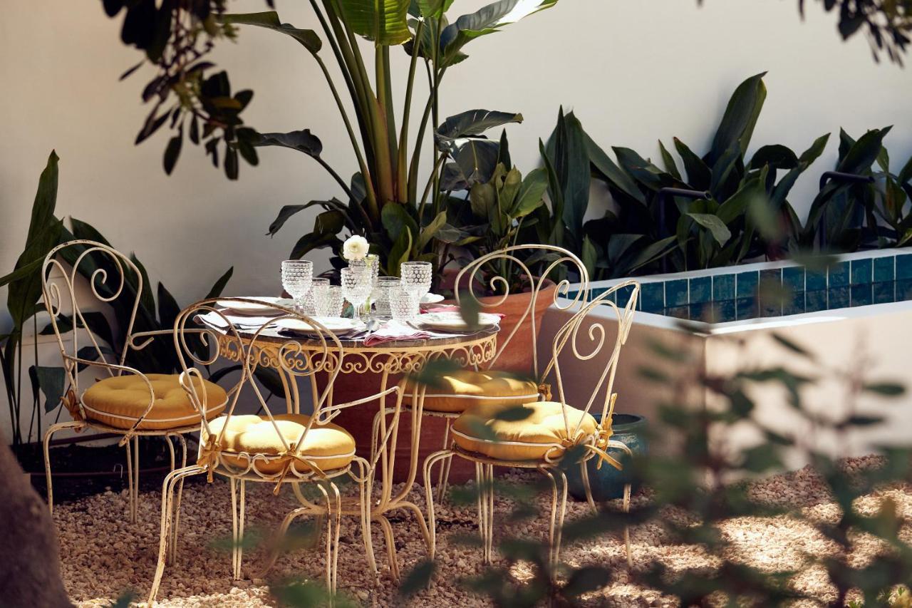 Cristine Bedfor Mahon Hotel Bagian luar foto