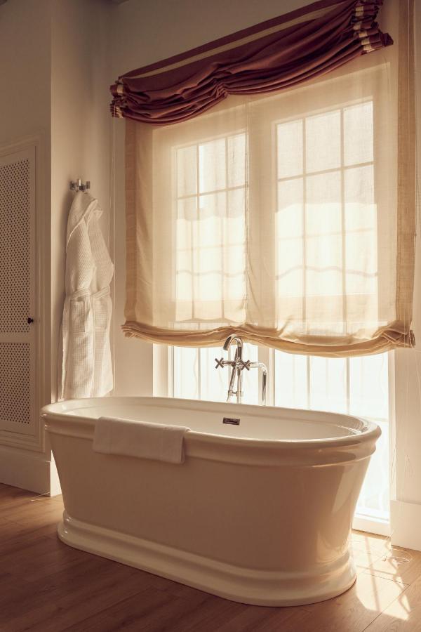 Cristine Bedfor Mahon Hotel Bagian luar foto