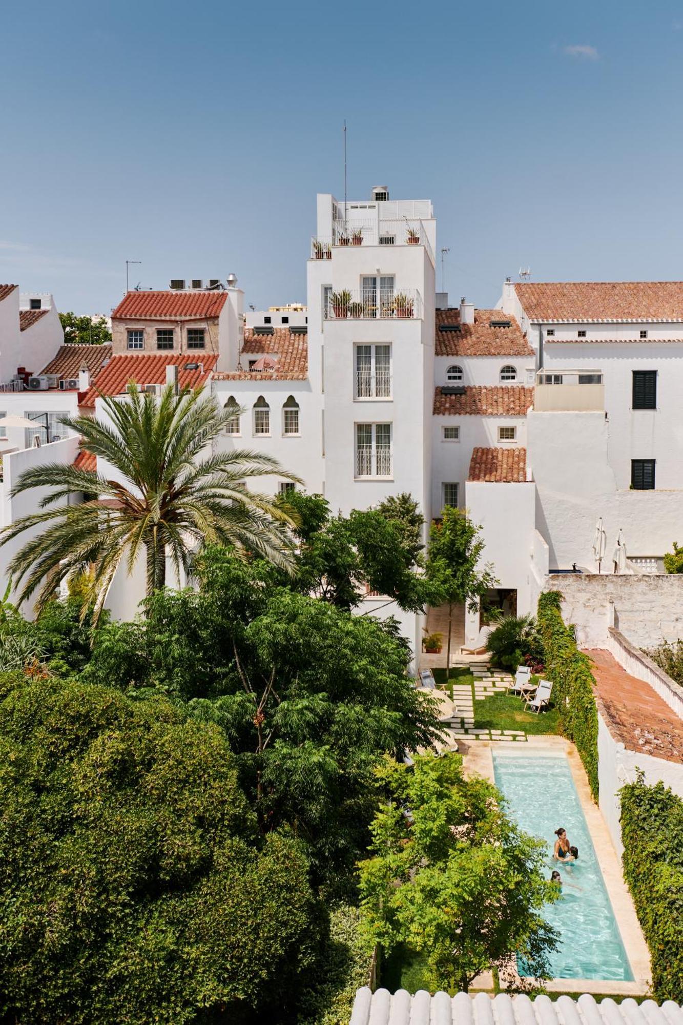 Cristine Bedfor Mahon Hotel Bagian luar foto